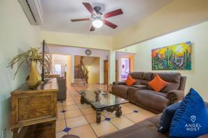 Cozy Stay 2 blocks from the beach and Malecón!