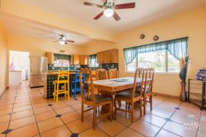 Cozy Stay 2 blocks from the beach and Malecón!