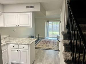 Great 2 Bedroom Apartment #C - Bryant