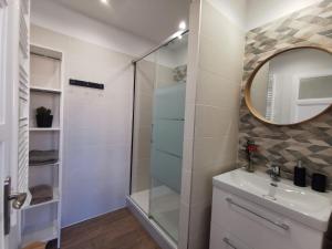 Maisons de vacances Magnum 80 Terrasse & Climatisation - 6 personnes - BnB Epernay : photos des chambres