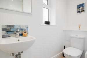 Comfortable Home away from Home with FREE Parking