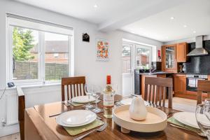 Comfortable Home away from Home with FREE Parking