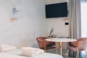 Mint & Gold Luxury Suite