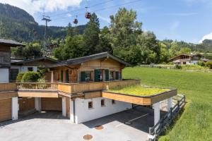 Ski-in-Ski-out Asten Studio by Alpine Host Helpers