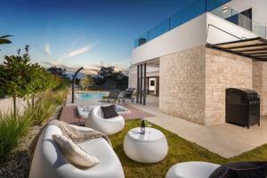 Villa Abarica by Villsy - with heated pool, sauna, jacuzzi