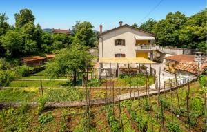 Stunning Apartment In Bresca With Wifi