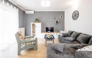 Stunning Apartment In Bresca With Wifi