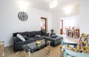 Stunning Apartment In Bresca With Wifi 