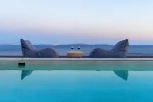 ''Aegean Whispers'' Sea Front Villa in Tinos - 艾西奥斯索蒂斯
