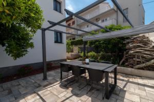 Maca Apartments & Suites