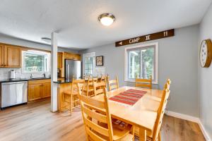 Condo with Deck and Grill Less Than 5 Miles to Loon Mountain!