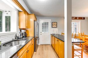 Condo with Deck and Grill Less Than 5 Miles to Loon Mountain!