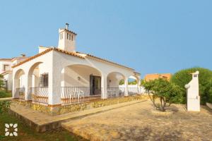 Villa Feliz Imelda by Abahana Villas