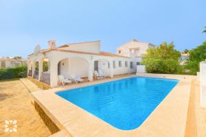 Villa Feliz Imelda by Abahana Villas