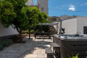 Maca Apartments & Suites