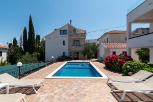 Maca Apartments & Suites