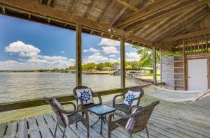 Lakefront Livingston Vacation Rental with Boat Dock!