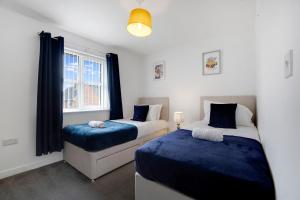 NEW! 3 Bed Home in Stockton-on-tees City Centre by Stay With Us, Ideal for Families & Large Groups, SLEEPS 5!!