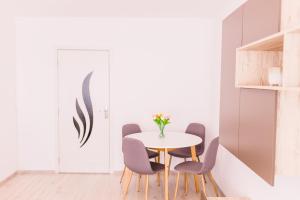 Riverside White Apartment