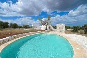 Trullo White Dream con Piscina - 卡洛维诺