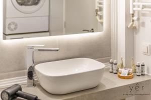 Free-Spirit Large Boho Apartment with Free-Parking