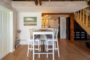 Seeblick-Dachgeschoss in historischer Villa zentral 4 PAX