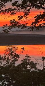 Lakehouse Hot Tub & Pool close to Ark Encounter