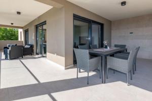 Villa Silente, modern and luxurious villa hugged by nature