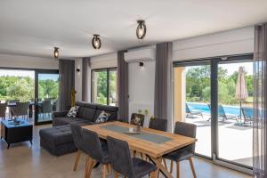 Villa Silente, modern and luxurious villa hugged by nature