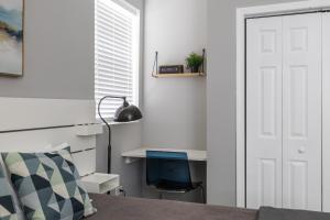 Kenwood Apartments, Downtown Hyde Park