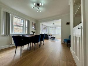 Spacious, modern 3 bedroom apartment with parking