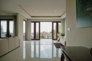 Breeze blows city view villa 5 bedrooms with a private swimming pool and a familly room