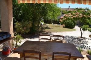 Maison rénovée avec terrasse privative et jardin au centre de Gemenos