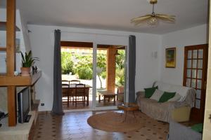 Maisons d'hotes Maison renovee avec terrasse privative et jardin au centre de Gemenos : photos des chambres