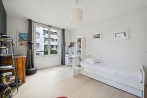 Veeve - Thoroughly Modern Maison