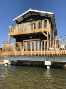 Appartements Cabane bois bord de l-eau : photos des chambres