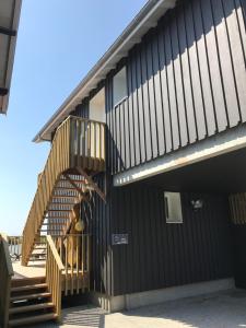 Cabane bois bord de leau