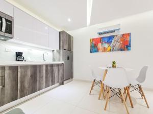 1BR at DK52 Sea view Rooftop with Jacuzzi and pool