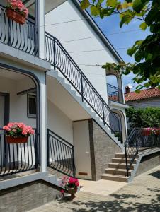 Apartmani Irina - 4hvězdičkové hotely ve městě Malinska