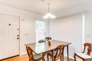 Cozy Brunswick Home 13 Mi to St Simons Island!