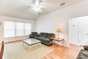 Cozy Brunswick Home 13 Mi to St Simons Island!