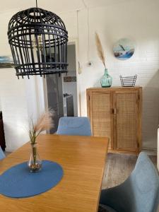 Strandnahes Ferienhaus mit Wintergarten grosser uneinsehbarer Garten