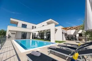 Villa Dasi s grijanim bazenom - Islam Grčki