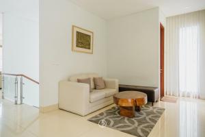 Chamomile Hill View Villa 6 bedrooms with a private swimming pool and movie room