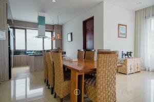 Chamomile Hill View Villa 6 bedrooms with a private swimming pool and movie room