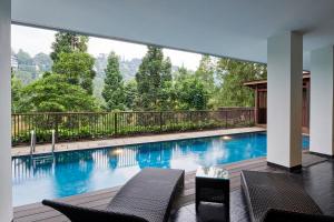 Chamomile Hill View Villa 6 bedrooms with a private swimming pool and movie room