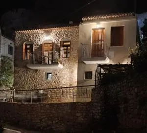 Nostos Old Town Stone house near the castle - Vríses