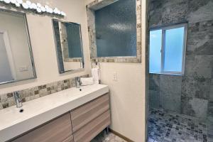 Ocean Front, Harmony at Oregon House, Stairs to the Beach!