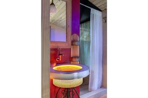 Cabana com jacuzzi em meio a Mata Atlântica