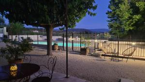 Appartements Gite La Genestiere au milieu des vignes, piscine partagee : photos des chambres